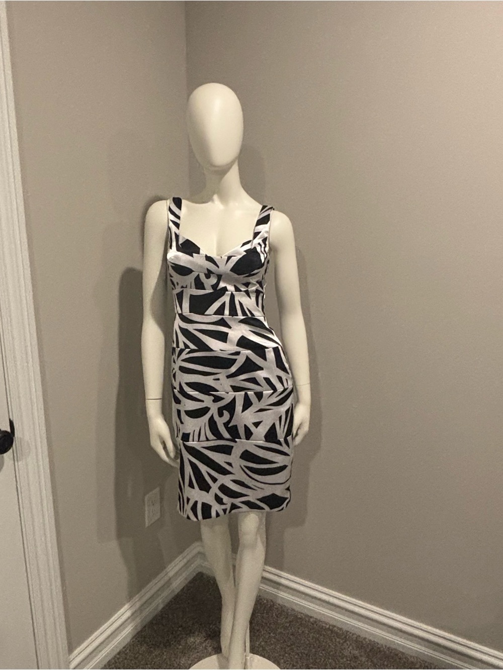 White House Black Market Black & White Abstract Midi Dress